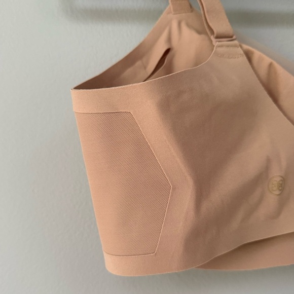 Honeylove CrossOver Bra in Sand - 38D/DD(E) - Picture 6 of 10